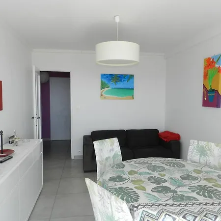 2 Pièces Avec Vue Et Parking, - Fr-1-251-887 * Le Lavandou