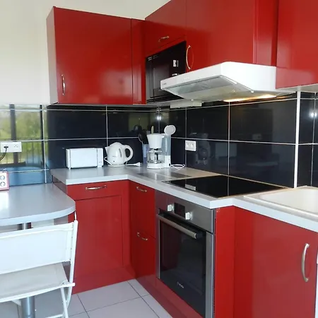 2 Pièces Avec Vue Et Parking, - Fr-1-251-887 * Le Lavandou